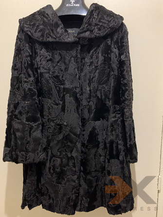 Продаю пальто каракулевое чёрное, размер 46 Магадан - изображение 1