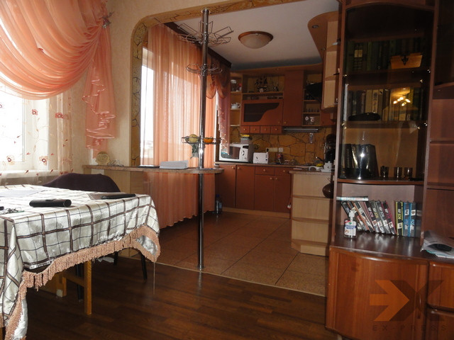 Сдам 2-х комнатную квартиру Ш. Шимича 9 к 2, улучшенной планировки 50, 3 кв. м. , с балконом. Автотэ Магадан - изображение 1