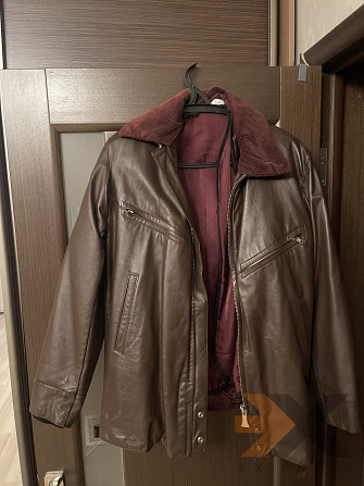 Продам новую кожаную куртку с отстегивающимся подкладом и утеп.воротником Санкт-Петербург - изображение 1
